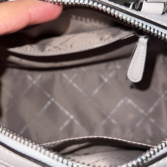 ❌ SOLD ❌ Michael Kors Bedford SM Satchel White - Picture 6 of 8